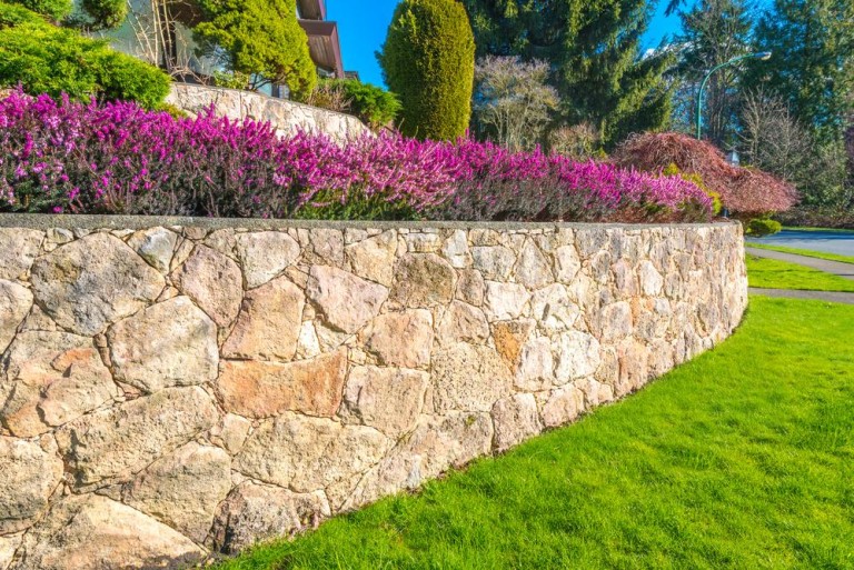 Comment valoriser votre jardin avec la maçonnerie paysagère à Reims